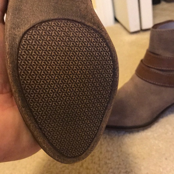 Boots - Picture 2 of 2